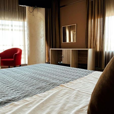 Hotel Terminal ティラナ エクステリア 写真