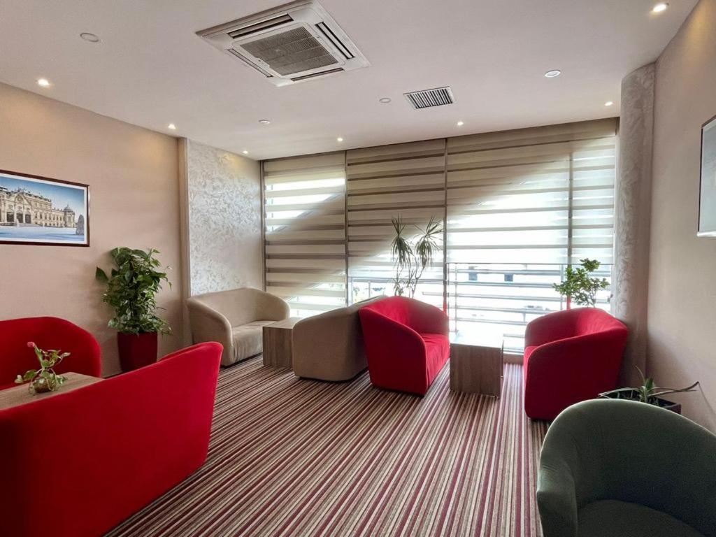 Hotel Terminal ティラナ エクステリア 写真