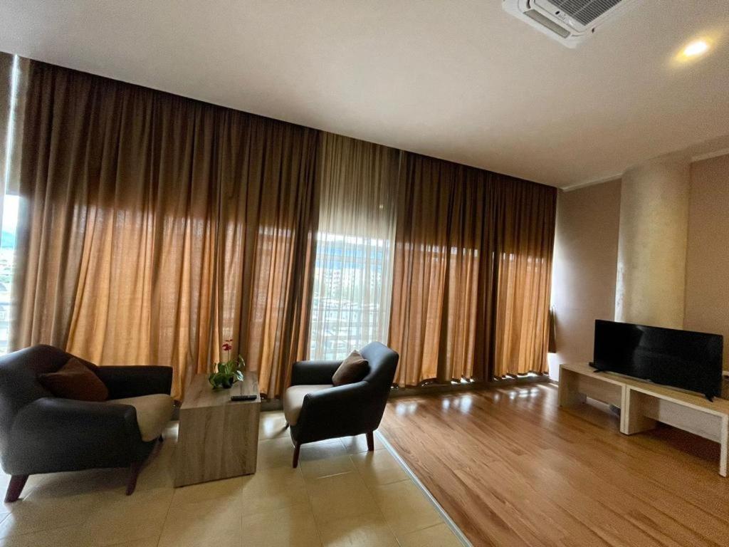 Hotel Terminal ティラナ エクステリア 写真