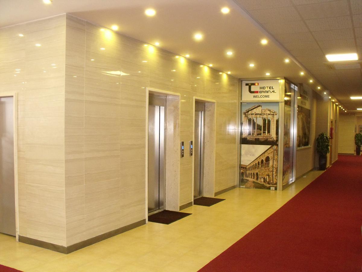 Hotel Terminal ティラナ エクステリア 写真