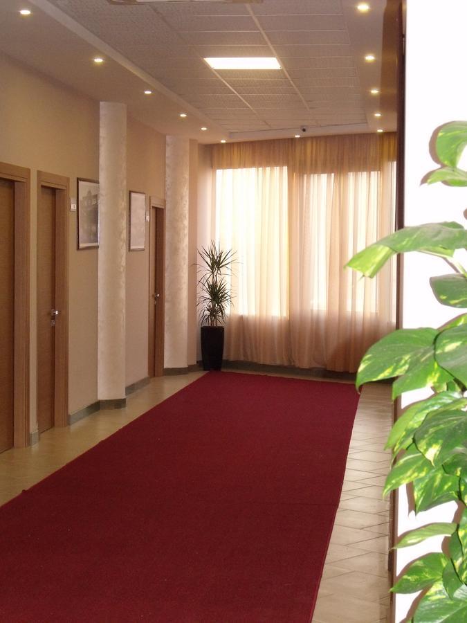 Hotel Terminal ティラナ エクステリア 写真