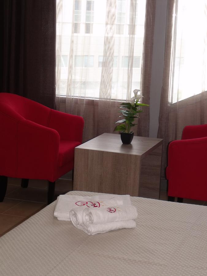 Hotel Terminal ティラナ エクステリア 写真