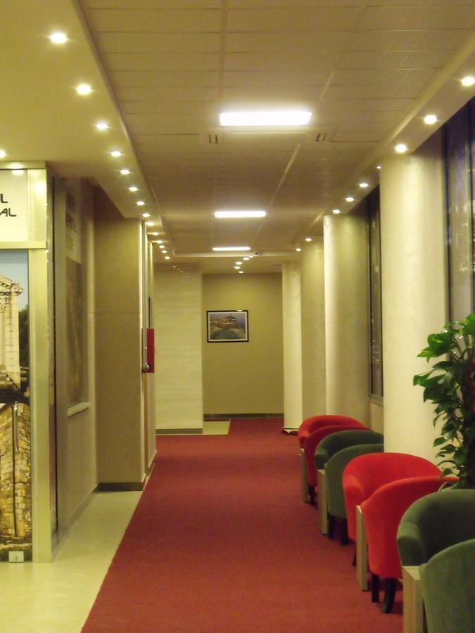 Hotel Terminal ティラナ エクステリア 写真