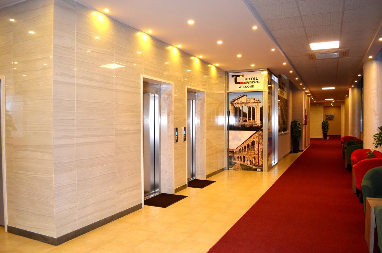 Hotel Terminal ティラナ エクステリア 写真