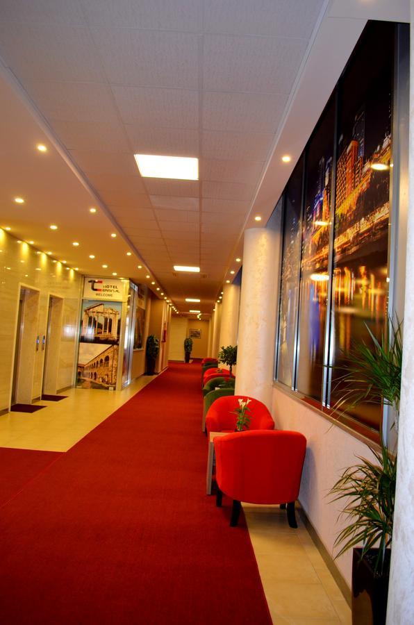 Hotel Terminal ティラナ エクステリア 写真