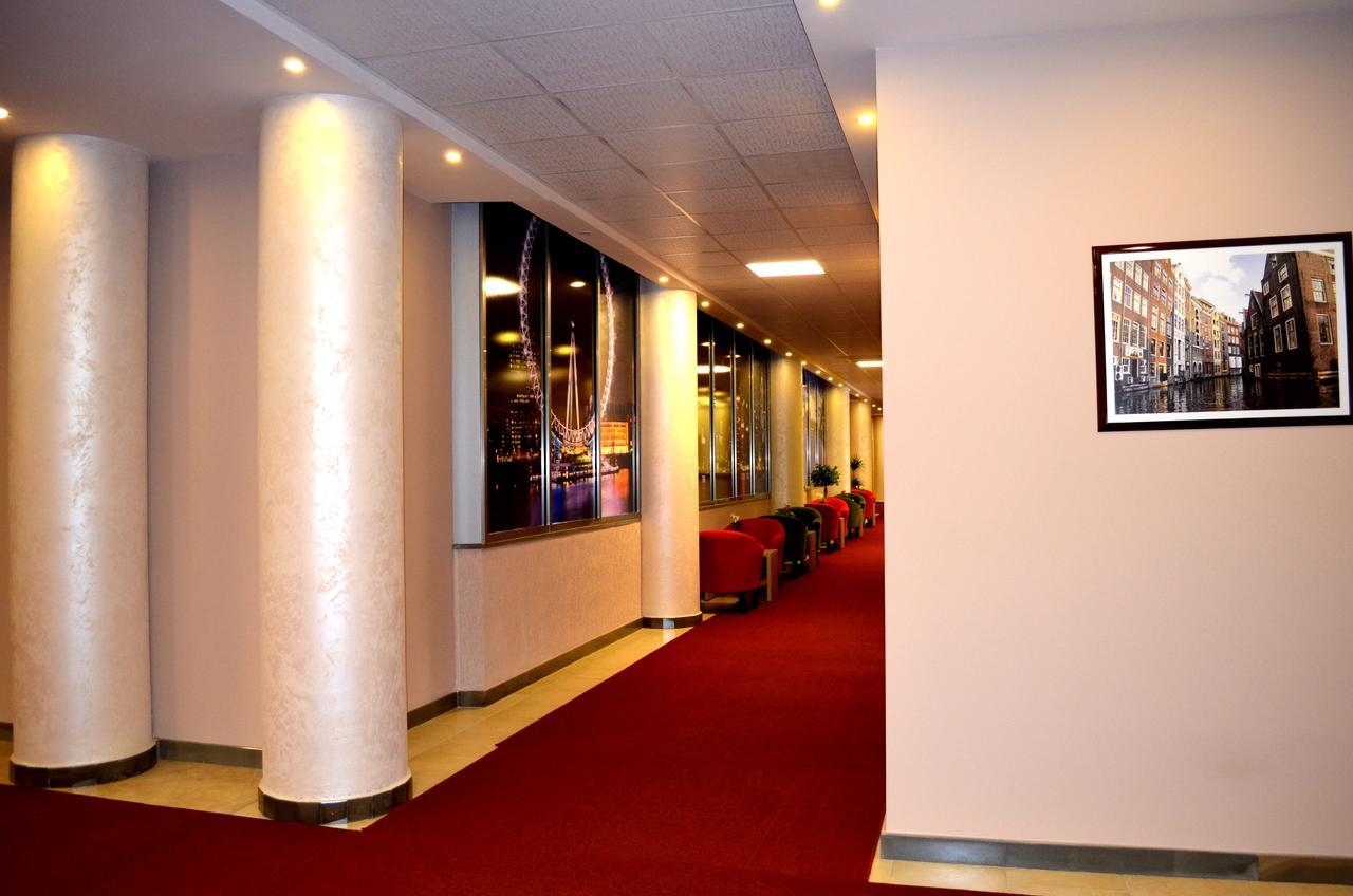Hotel Terminal ティラナ エクステリア 写真