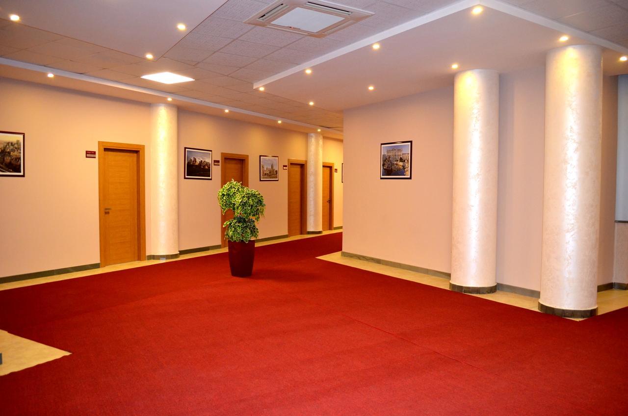 Hotel Terminal ティラナ エクステリア 写真